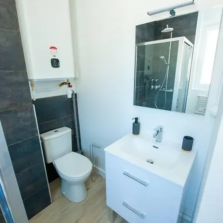 Appartement Proche Gare Routiere Fougeres Exterior photo